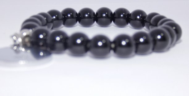 手腕上的手镯图片下载