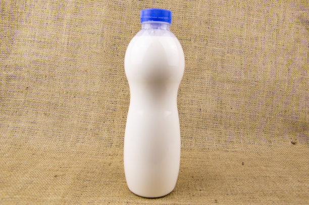 牛奶塑料瓶-环保。背景。图片下载