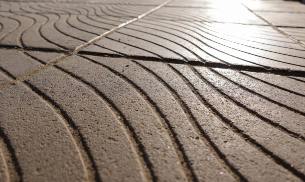 人行道的一部分。街道砖砌石铺装。设计图案艺术品的背景。图片下载