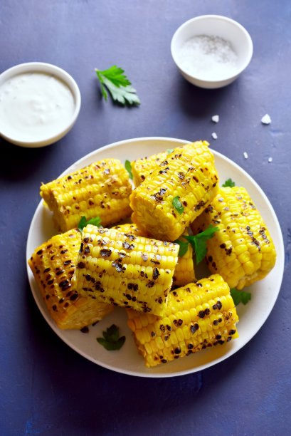 烤玉米棒子图片下载