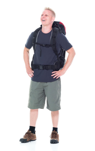 迷人的年轻男性徒步旅行者图片下载