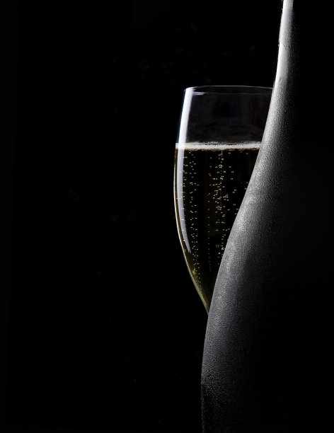 一杯和一瓶香槟图片下载