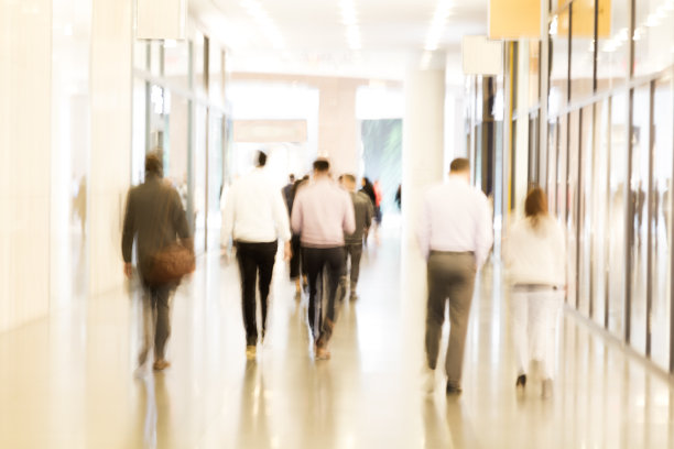 运动的人群模糊了人图片下载