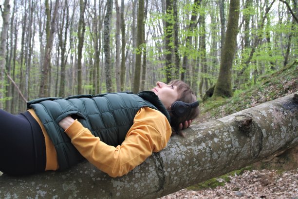 在大自然中听音乐图片下载