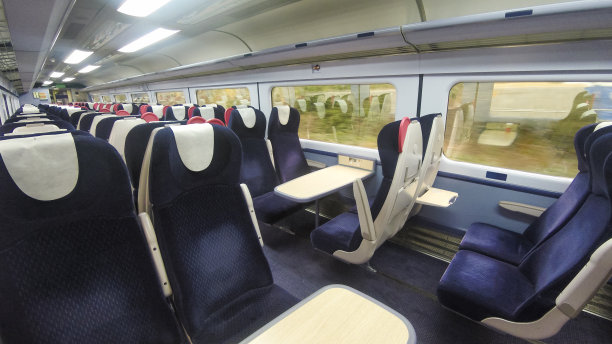 火车车厢内的座位图片下载