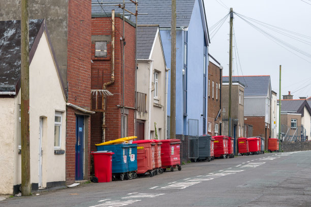 几个垃圾和回收垃圾箱图片下载