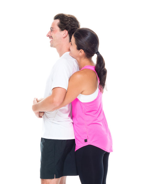 快乐的夫妇拥抱图片下载