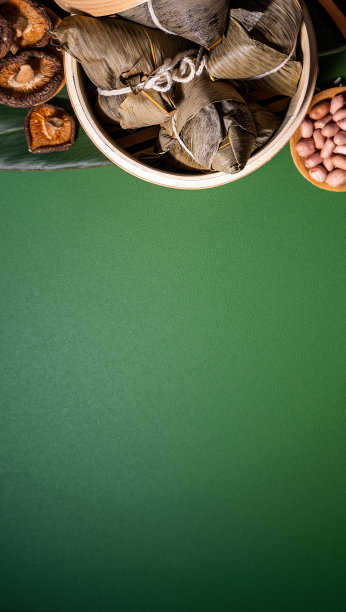 特写，复制空间，俯视图，平铺。著名的亚洲中国美味手工食品在端午节，蒸饺形状像金字塔的原料素材图片