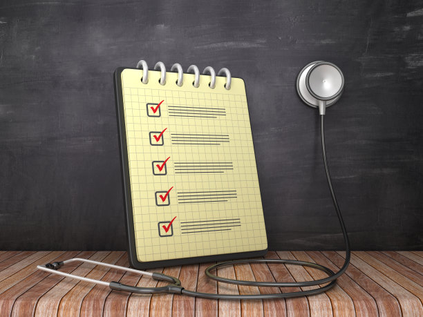 检查清单笔记垫与听诊器在黑板背景- 3D渲染图片下载