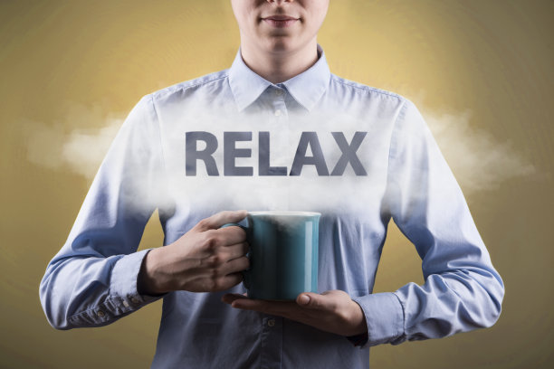 RELAX / STUDIO SHOT /黄色背景概念(点击查看更多)图片下载