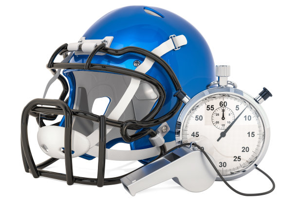 头盔美式足球与哨子和秒表，3D渲染孤立的白色背景图片下载