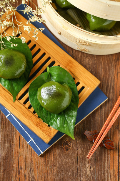 中国传统清明节食品绿色饭团图片下载