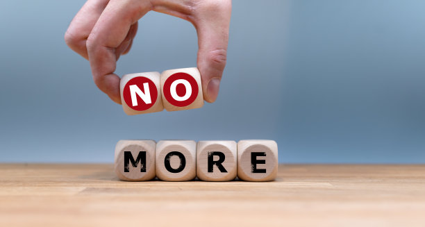 立方体构成了“不再”的表达式。图片下载