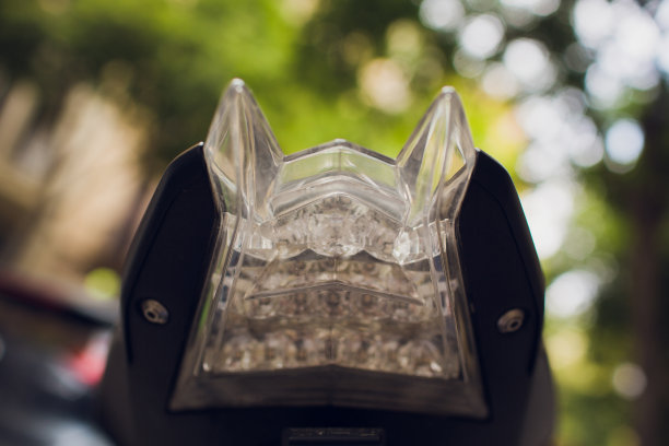 滑板车尾灯。摩托车。摩托车的细节。图片下载