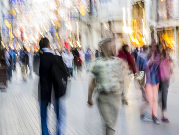模糊运动拥挤的街道，Beyoğlu，伊斯坦布尔图片下载