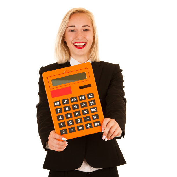 迷人的会计-美丽的金发商务女人手持一个计算器孤立的白色图片下载