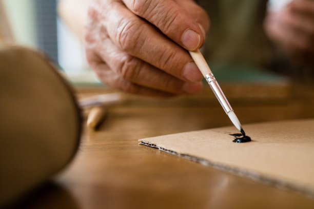 创意表面，油漆刷和黑色亚克力颜色图片下载