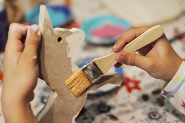 木独角兽绘画图片下载