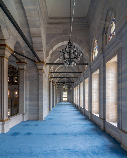 土耳其伊斯坦布尔法提赫Shemberlitash Nuruosmaniye清真寺的通道图片下载