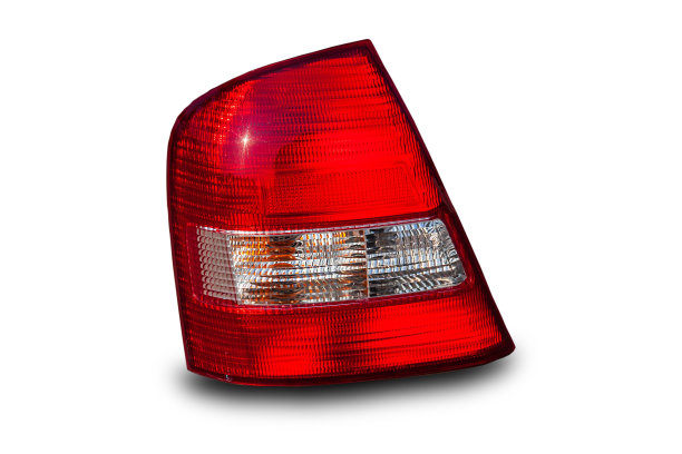 汽车尾灯技术与白色背景分离裁剪部分图片下载