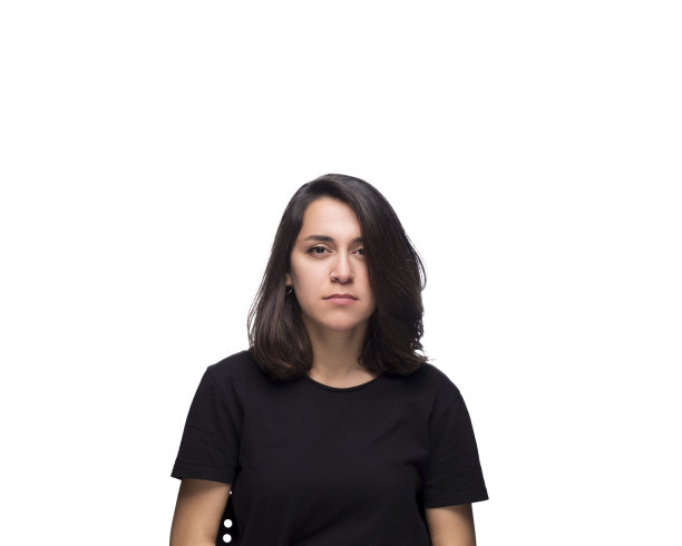 年轻漂亮的女孩在白色背景前做不同的面部表情图片下载