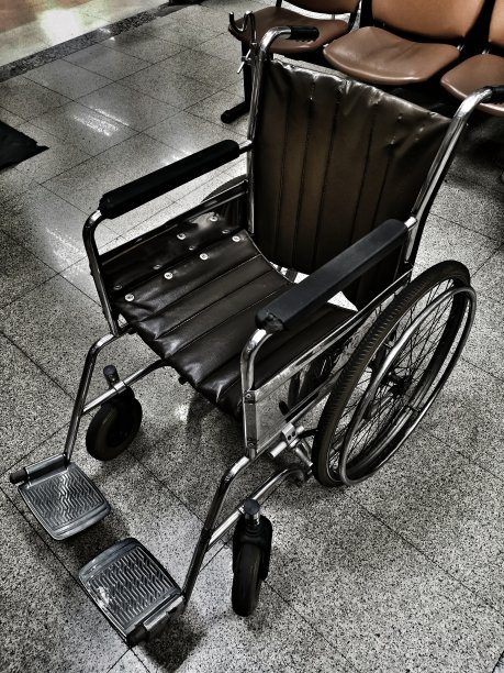 房间里空轮椅图片下载