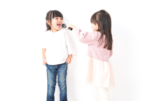 女孩们唱歌图片下载