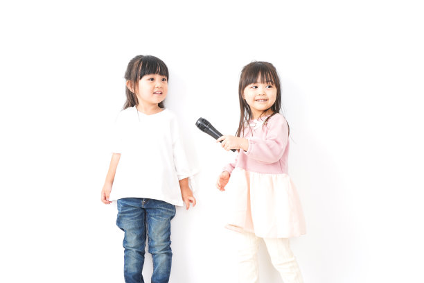 女孩们唱歌图片下载