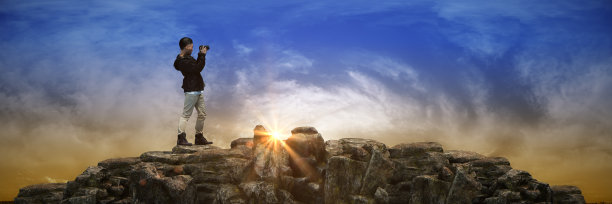 摄影师在岩石。三维渲染图片下载
