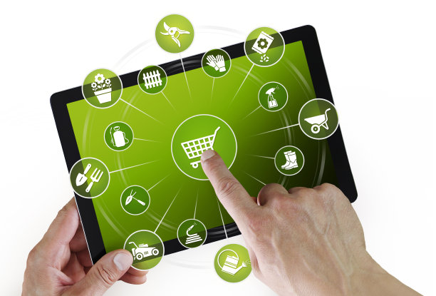 园艺设备电子商务概念，网上购物的数字平板电脑，手指和触摸屏与园艺工具图标，孤立在白色背景图片下载