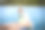 快乐的情侣在湖边的码头度假图片下载