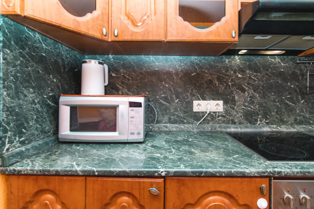 灯光厨房的照片图片下载