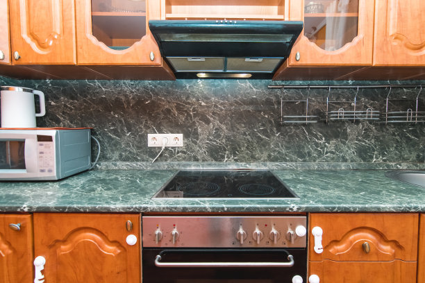 灯光厨房的照片图片下载