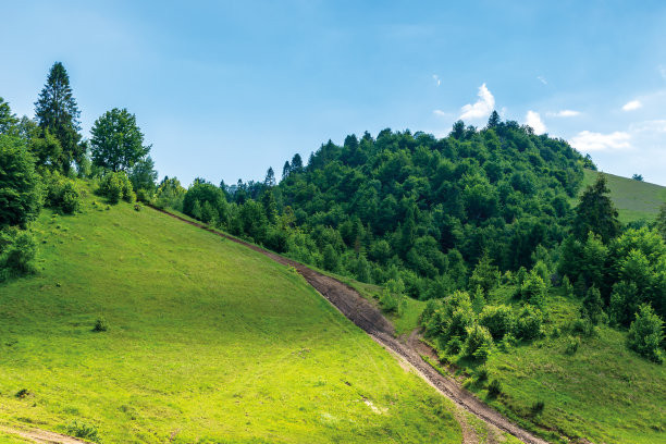 通往山上的上坡路图片下载