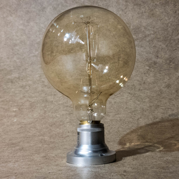 爱迪生电灯。设计师装饰灯特写图片下载