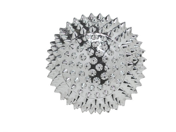 塑料按摩球与银色的刺孤立在白色的背景图片下载