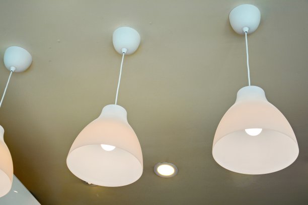 现代灯具设计。图片下载