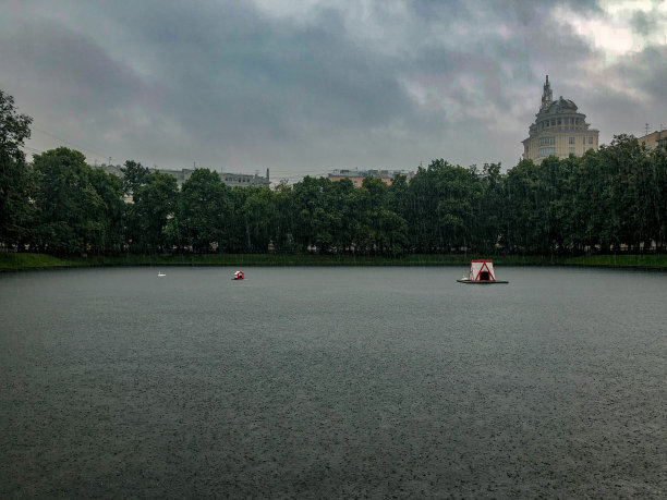 Patriarshiye pond -莫斯科，俄罗斯图片下载