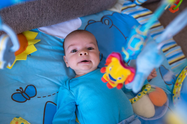 小男孩准备好玩了图片下载