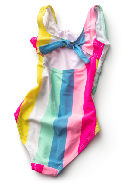 衣服:彩色泳衣孤立在白色背景图片下载