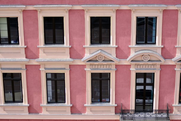 公寓外立面-中产阶级住宅的外观图片下载