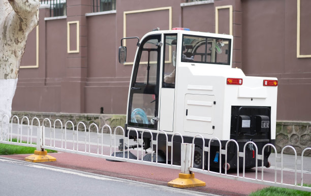 2019年3月19日，华中科技大学中心的人行道图片下载