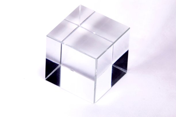 玻璃立方体/光线变化图片下载