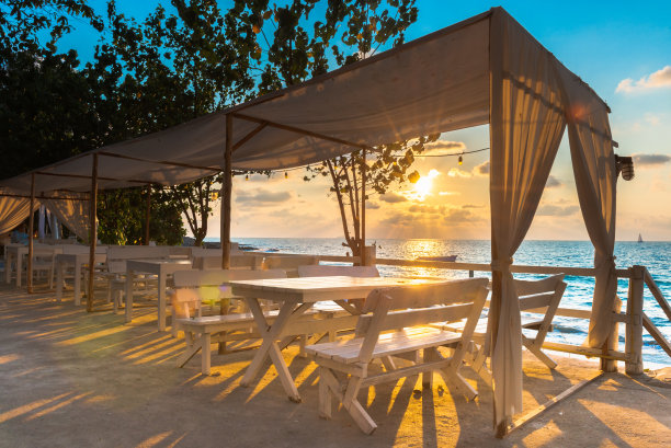 岛屿蓝色的海景。图片下载