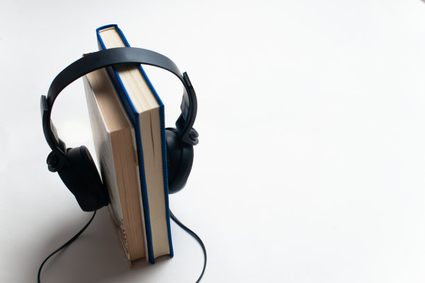耳机和书有声书概念，耳机与书图片下载