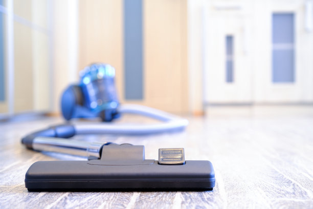 家用电器，吸尘器。处所内的清洁和秩序的概念。图片下载