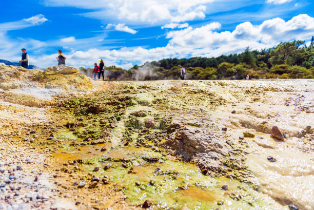 新西兰罗托鲁瓦Wai-O-Tapu公园的地热池。与选择性焦点图片下载