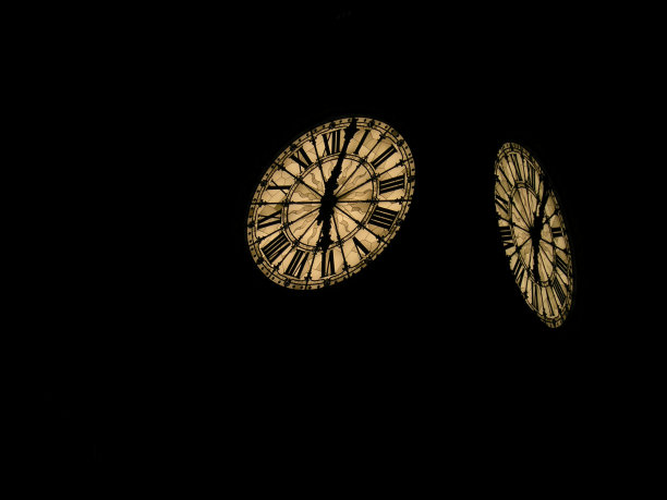 晚上在巴黎里昂火车站。图片下载