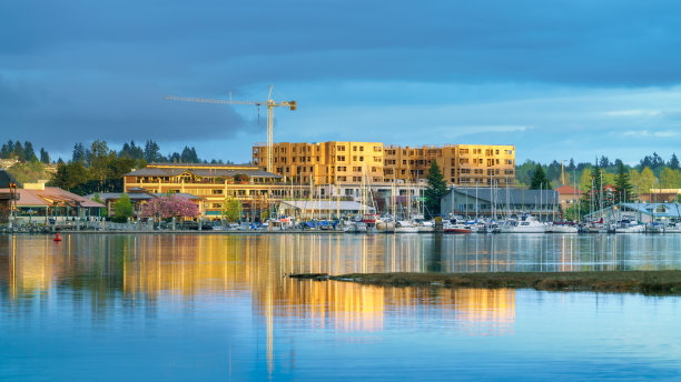 奥林匹亚市中心的灿烂日落图片下载