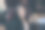 近距离的照片迷人的可爱的漂亮的首席企业家与长卷曲的波浪发型有暂停做照片v标志视频通话坐在椅子有桌子穿时尚的西装在阁楼图片下载